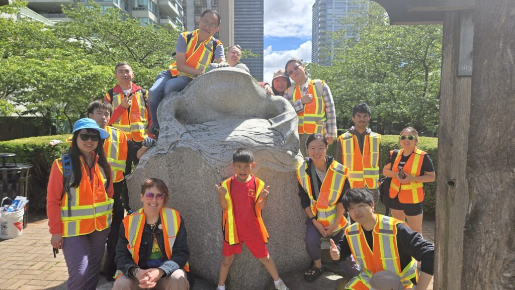 We split into 4 groups to spread throughout the neighbourhood and make a wider impact!