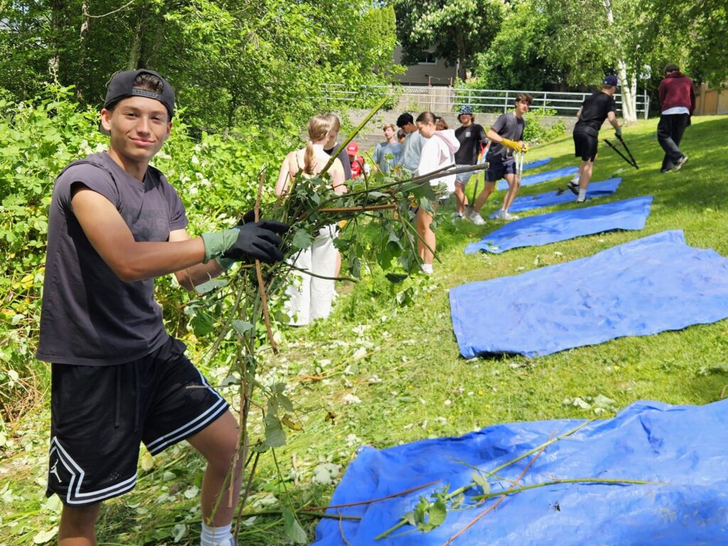 Students worked together to work as a team learning about invasive plants and about they power they have to make a difference on local green spaces